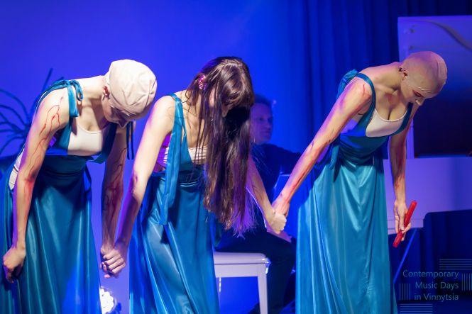 Містично-химерний світ жінок, оголені бюсти з мушлями та гра стихій! Чим шокувала «Леді Лазарус»?, фото №17 на сайті 20minut.ua