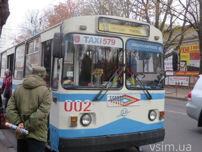 Новини Хмельницького - фото з На хмельницьких тролейбусах з’явилися нові таблички з маршрутами руху (ФОТО) На хмельницьких тролейбусах з’явилися нові таблички з маршрутами руху (ФОТО), фото №1 на сайті vsim.ua