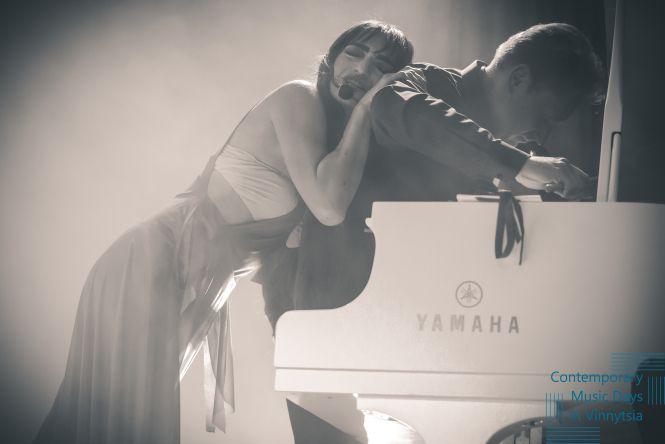 Містично-химерний світ жінок, оголені бюсти з мушлями та гра стихій! Чим шокувала «Леді Лазарус»?, фото №4 на сайті 20minut.ua