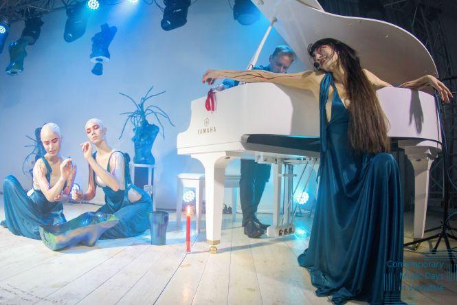 Містично-химерний світ жінок, оголені бюсти з мушлями та гра стихій! Чим шокувала «Леді Лазарус»?, фото №7 на сайті 20minut.ua