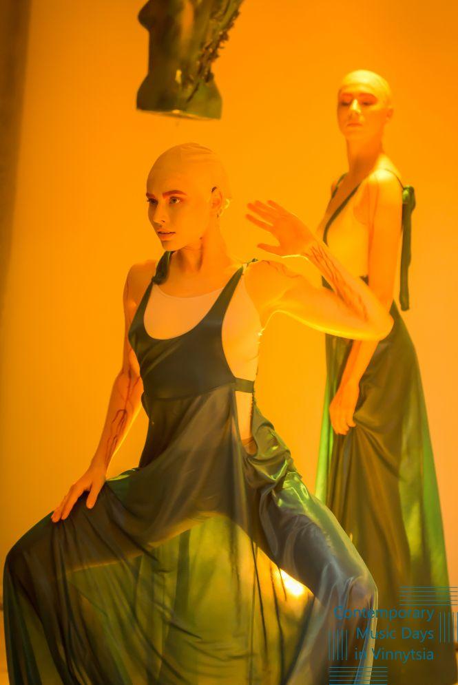 Містично-химерний світ жінок, оголені бюсти з мушлями та гра стихій! Чим шокувала «Леді Лазарус»?, фото №3 на сайті 20minut.ua