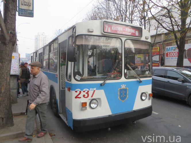 Новини Хмельницького - фото з На хмельницьких тролейбусах з’явилися нові таблички з маршрутами руху (ФОТО) На хмельницьких тролейбусах з’явилися нові таблички з маршрутами руху (ФОТО), фото №3 на сайті vsim.ua