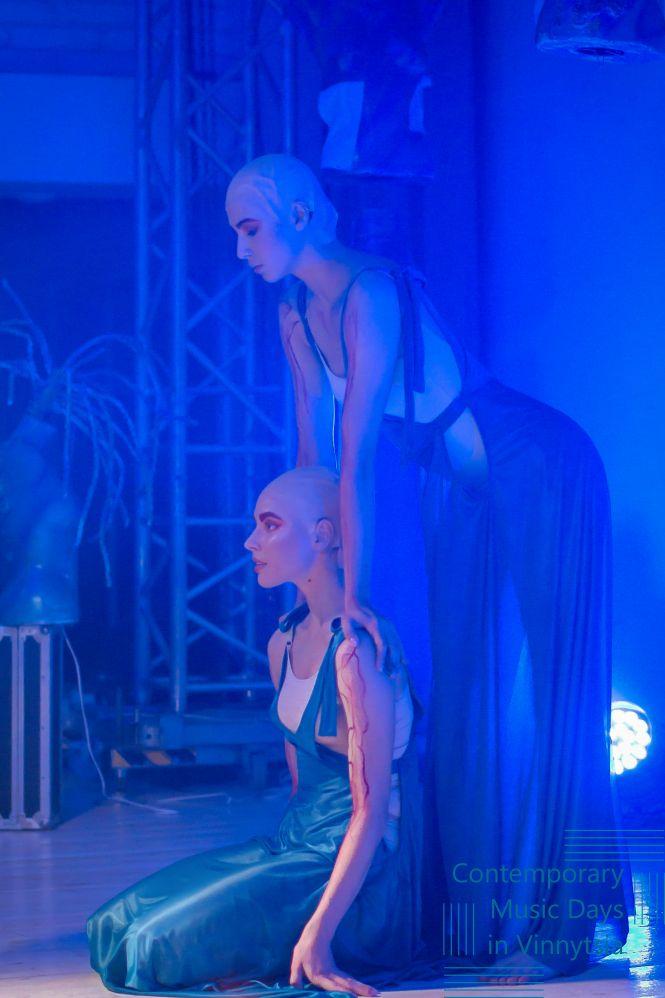 Містично-химерний світ жінок, оголені бюсти з мушлями та гра стихій! Чим шокувала «Леді Лазарус»?, фото №14 на сайті 20minut.ua