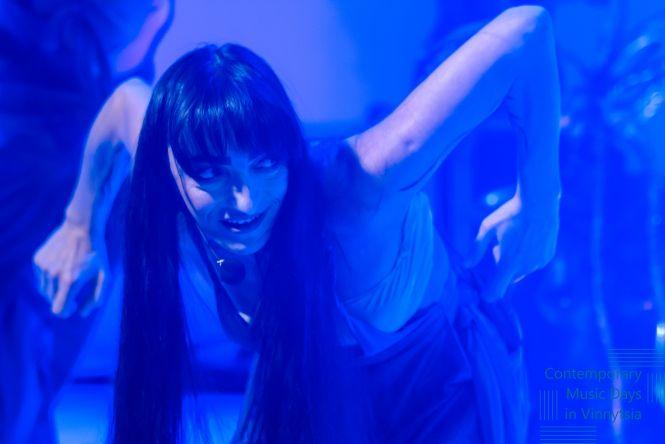 Містично-химерний світ жінок, оголені бюсти з мушлями та гра стихій! Чим шокувала «Леді Лазарус»?, фото №8 на сайті 20minut.ua