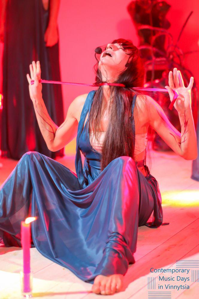 Містично-химерний світ жінок, оголені бюсти з мушлями та гра стихій! Чим шокувала «Леді Лазарус»?, фото №15 на сайті 20minut.ua