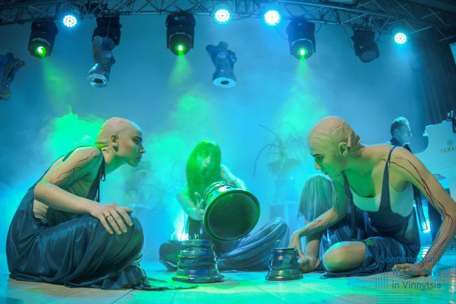 Містично-химерний світ жінок, оголені бюсти з мушлями та гра стихій! Чим шокувала «Леді Лазарус»?, фото №11 на сайті 20minut.ua