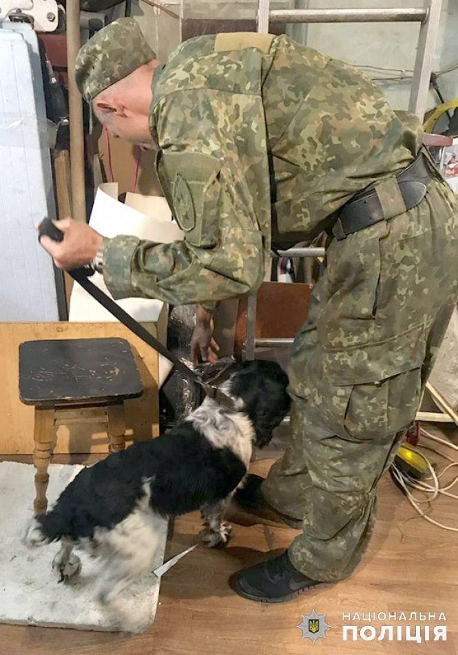 У 32-річного хмельничанина знайшли наркотиків на 200 тисяч гривень (ФОТО), фото №2 на сайті vsim.ua