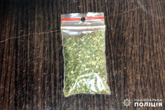 У 32-річного хмельничанина знайшли наркотиків на 200 тисяч гривень (ФОТО), фото №3 на сайті vsim.ua