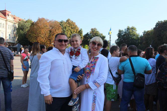 У Центрі міста "горіла" школа, було чутно постріли та зібрались сотні  тернополян, фото №1 на сайті 20minut.ua