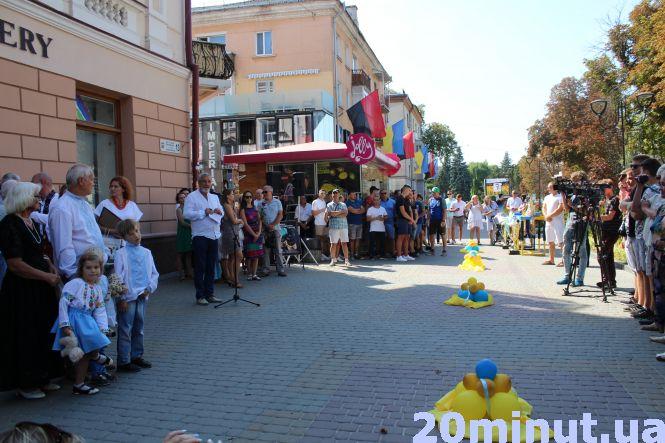 Новини Тернополя - фото з Кого вшанували на Алеї зірок у Тернополі Кого вшанували на Алеї зірок у Тернополі, фото №1 на сайті 20minut.ua