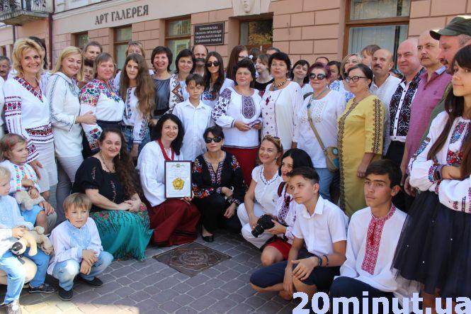 Новини Тернополя - фото з Кого вшанували на Алеї зірок у Тернополі Кого вшанували на Алеї зірок у Тернополі, фото №2 на сайті 20minut.ua