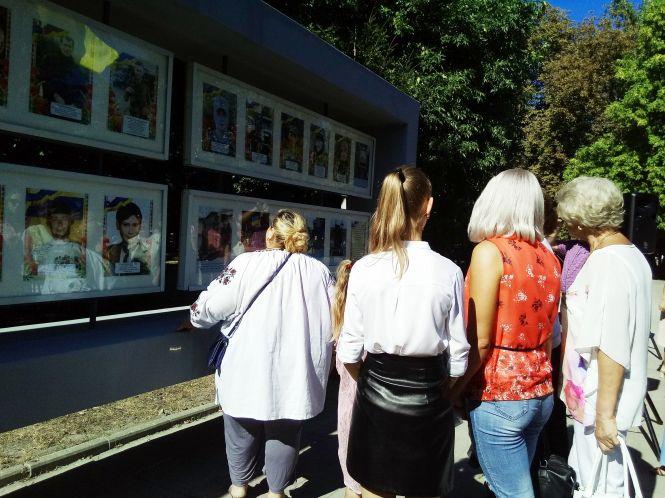 Козятинчани вшанували загиблих на війні героїв (ФОТО), фото №21 на сайті 20minut.ua