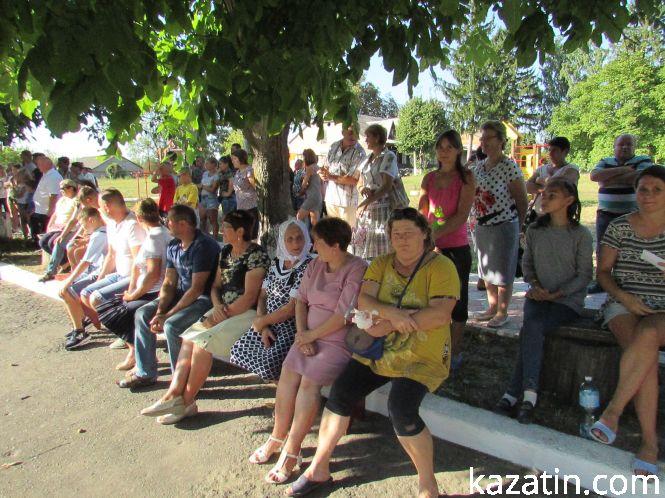 Новини Козятина - фото з Концерт, юшка та салют: як святкували День села у Махаринцях Концерт, юшка та салют: як святкували День села у Махаринцях, фото №1 на сайті 20minut.ua