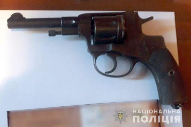 Новини Хмельницького - фото з У Хмельницькому десяток молодиків зі зброєю увірвалися на підприємство У Хмельницькому десяток молодиків зі зброєю увірвалися на підприємство, фото №2 на сайті vsim.ua