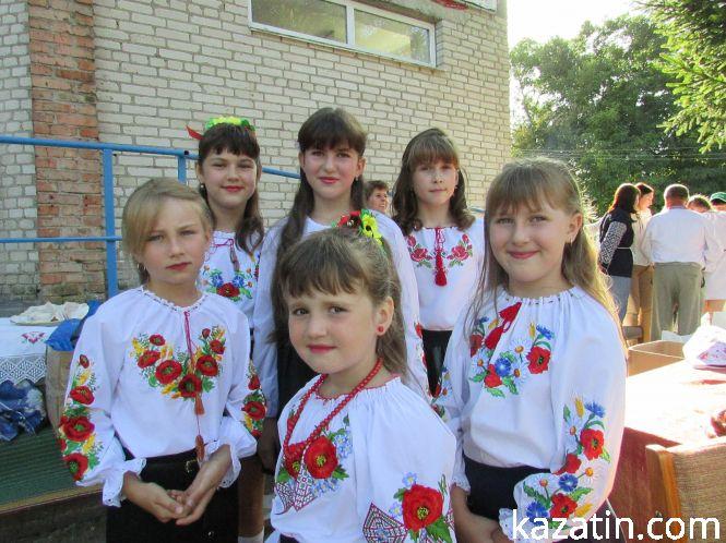 Новини Козятина - фото з Концерт, юшка та салют: як святкували День села у Махаринцях Концерт, юшка та салют: як святкували День села у Махаринцях, фото №3 на сайті 20minut.ua