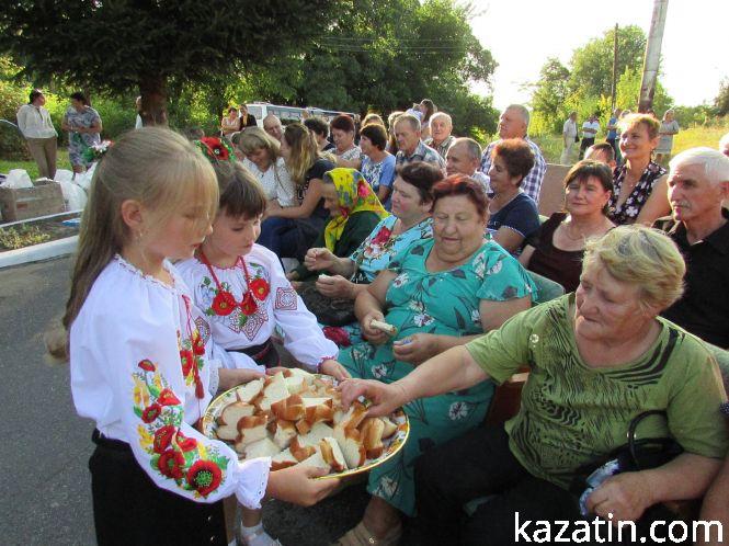 Новини Козятина - фото з Концерт, юшка та салют: як святкували День села у Махаринцях Концерт, юшка та салют: як святкували День села у Махаринцях, фото №8 на сайті 20minut.ua