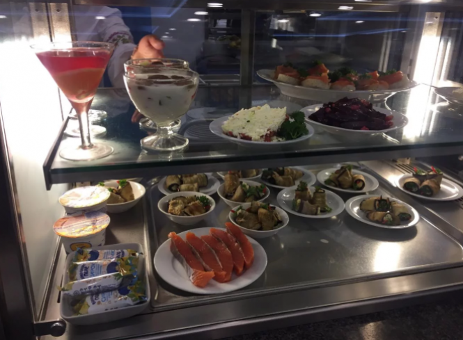 Бутерброди з ікрою за 55 гривень і філе сьомги за 174: з'явилися свіжі фото меню Ради, фото №5 на сайті 20minut.ua