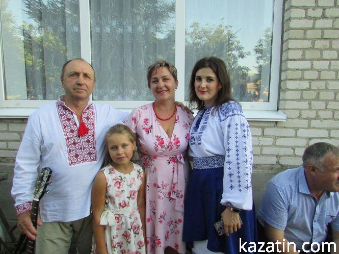 Новини Козятина - фото з Концерт, юшка та салют: як святкували День села у Махаринцях Концерт, юшка та салют: як святкували День села у Махаринцях, фото №12 на сайті 20minut.ua