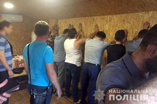 У Хмельницькому затримали банду кримінального авторитета. Всіх вже відпустили, фото №2 на сайті vsim.ua