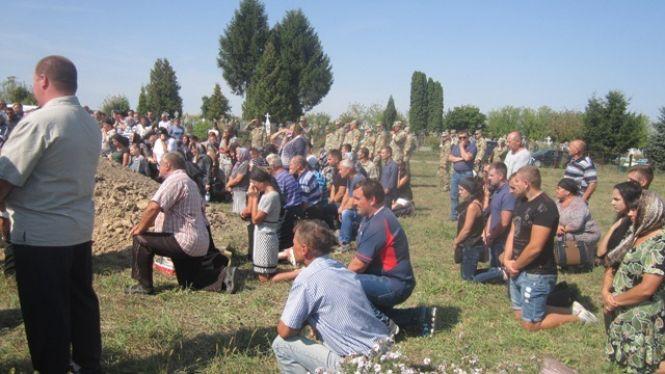 Новини Тернополя - фото з Лановеччина провела в останню дорогу ще одного Героя Лановеччина провела в останню дорогу ще одного Героя, фото №9 на сайті 20minut.ua