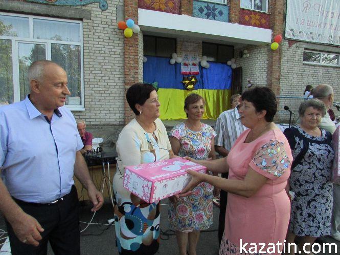 Новини Козятина - фото з Концерт, юшка та салют: як святкували День села у Махаринцях Концерт, юшка та салют: як святкували День села у Махаринцях, фото №16 на сайті 20minut.ua
