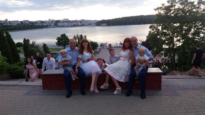 Спільний будинок і по двоє дітей: історія кохання чотирьох близнюків із Тернополя, які святкують трояндове весілля, фото №2 на сайті 20minut.ua