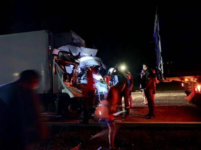 В ДТП біля Війтівців водій вантажівки отримав переломи обох ніг (ФОТО), фото №1 на сайті vsim.ua