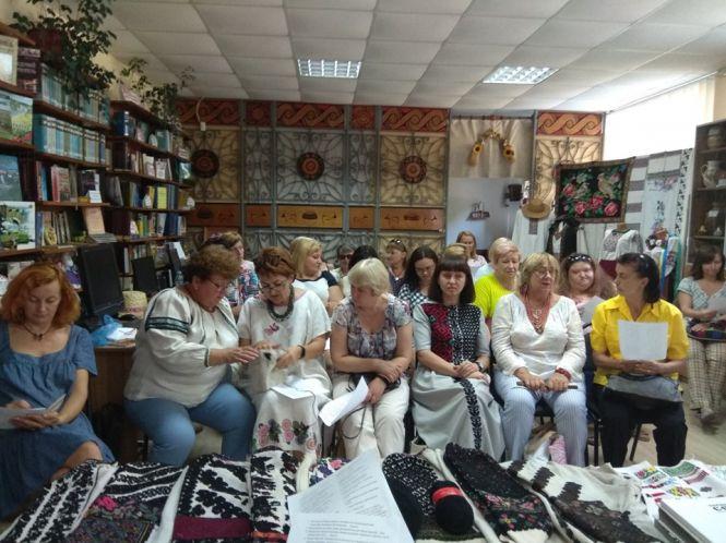 Навчать як вишити першу борщівську сорочку, фото №3 на сайті 20minut.ua