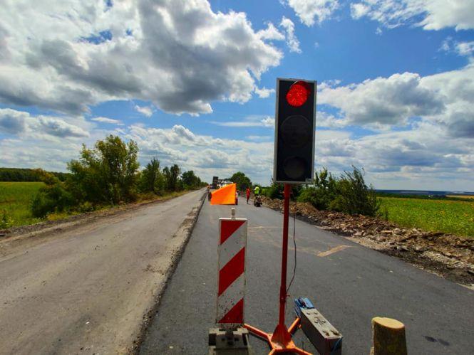 Новини Вінниці - фото з Біля Шаргорода відремонтували 3 кілометри дороги. Дають 5 років гарантії Біля Шаргорода відремонтували 3 кілометри дороги. Дають 5 років гарантії, фото №4 на сайті 20minut.ua