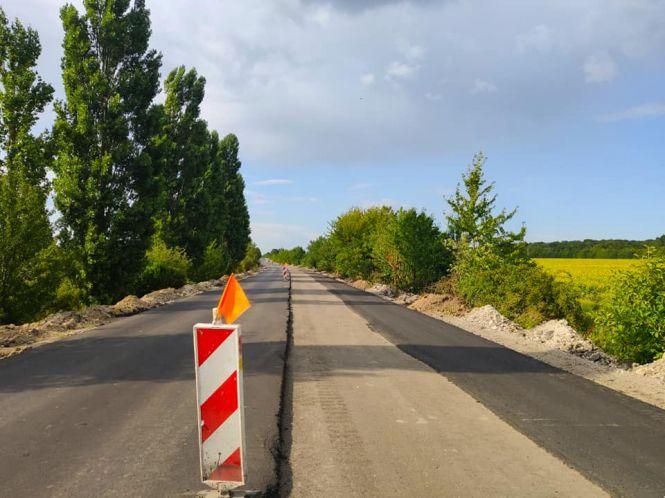 Новини Вінниці - фото з Біля Шаргорода відремонтували 3 кілометри дороги. Дають 5 років гарантії Біля Шаргорода відремонтували 3 кілометри дороги. Дають 5 років гарантії, фото №5 на сайті 20minut.ua