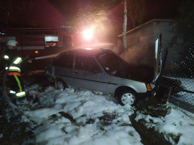 У Нетішині просто серед вулиці згорів автомобіль, фото №1 на сайті vsim.ua