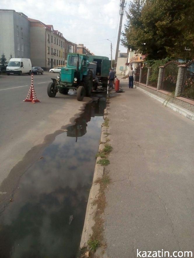 Фото дня: у центрі міста підтопило дорогу, фото №2 на сайті 20minut.ua