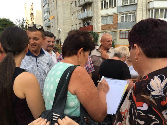 Новини Тернополя - фото з “У нас під вікнами постійний гул, сморід та попіл”: жителі Просвіти протестують проти торф’яної котельні “У нас під вікнами постійний гул, сморід та попіл”: жителі Просвіти протестують проти торф’яної котельні, фото №3 на сайті 20minut.ua