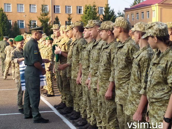 У Хмельницькому 400 курсантів прикордонної академії отримали зелені берети, фото №2 на сайті vsim.ua