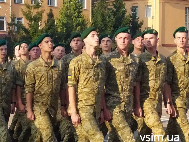 У Хмельницькому 400 курсантів прикордонної академії отримали зелені берети, фото №5 на сайті vsim.ua