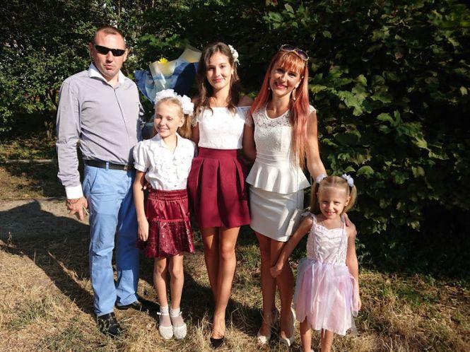 Новини Тернополя - фото з Флешмоби, посмішки, квіти та бантики: у тернопільських школах пролунав перший дзвоник (репортаж) Флешмоби, посмішки, квіти та бантики: у тернопільських школах пролунав перший дзвоник (репортаж), фото №1 на сайті 20minut.ua