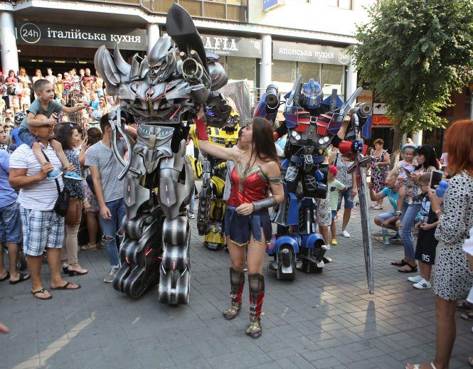 ФОТО ДНЯ. У центрі Вінниці влаштували шоу з трансформерами, фото №5 на сайті 20minut.ua