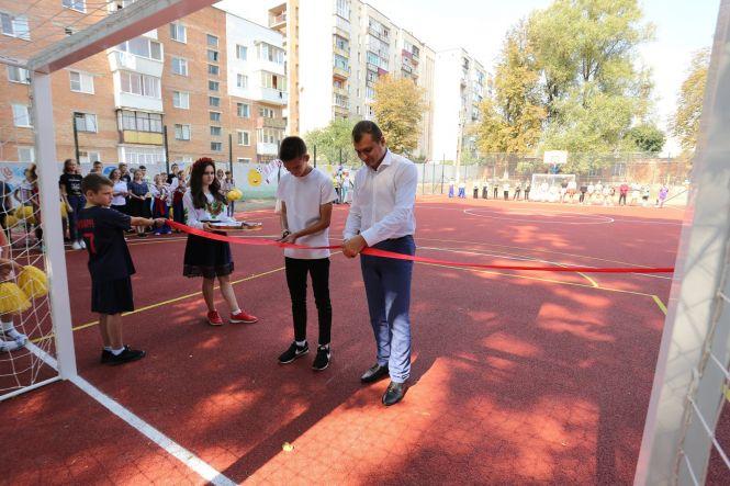 У Хмельницькому відкрили спортивний майданчик за 1,45 мільйона, фото №1 на сайті vsim.ua