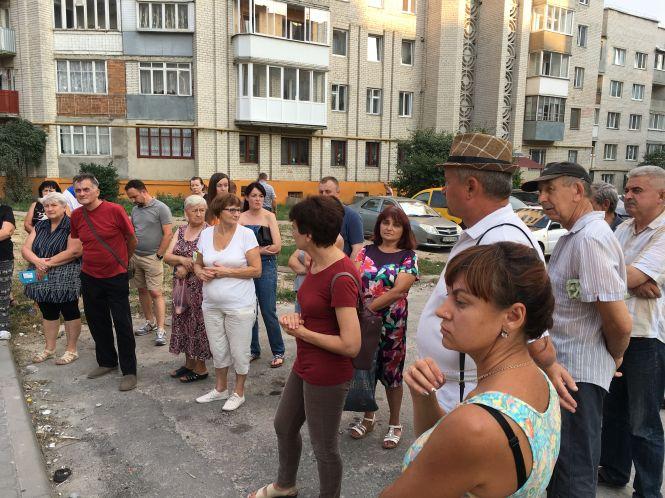 Новини Тернополя - фото з “У нас під вікнами постійний гул, сморід та попіл”: жителі Просвіти протестують проти торф’яної котельні “У нас під вікнами постійний гул, сморід та попіл”: жителі Просвіти протестують проти торф’яної котельні, фото №1 на сайті 20minut.ua