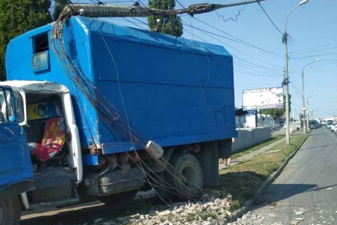 Загиблий пішохід та мотоцикліст у комі: хроніка ДТП у Хмельницькому, фото №2 на сайті vsim.ua