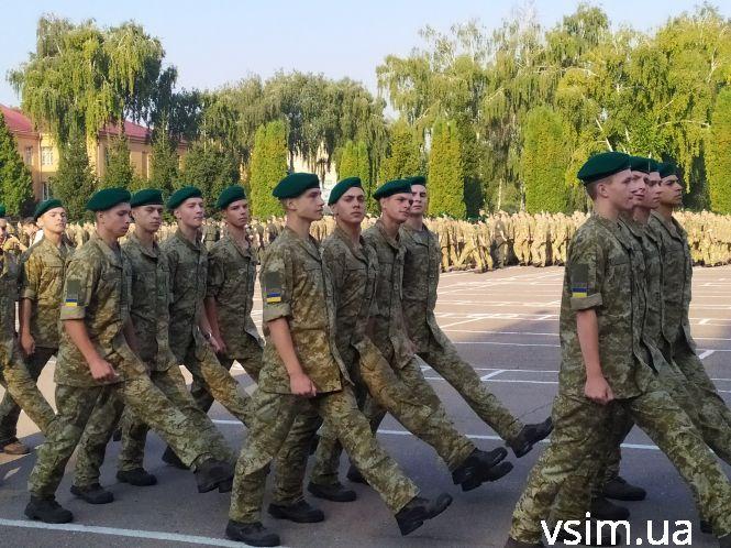 У Хмельницькому 400 курсантів прикордонної академії отримали зелені берети, фото №6 на сайті vsim.ua
