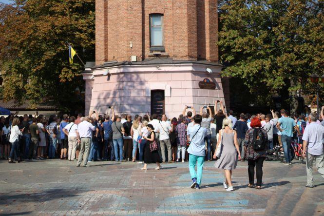 Новини Вінниці - фото з Борис Гребєнщиков дав вуличний концерт у центрі Вінниці Борис Гребєнщиков дав вуличний концерт у центрі Вінниці, фото №4 на сайті 20minut.ua