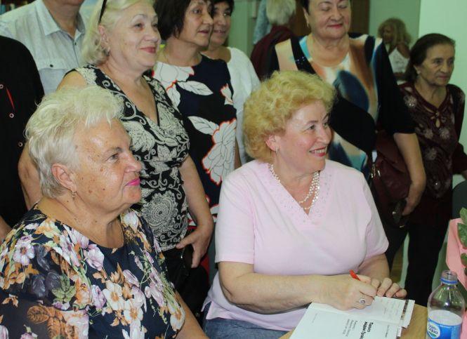 Новини Вінниці - фото з «У Вінниці я не була 25 років». Книгу «Пальто мадам Гройсман…» читачі розкупили вмить «У Вінниці я не була 25 років». Книгу «Пальто мадам Гройсман…» читачі розкупили вмить, фото №3 на сайті 20minut.ua