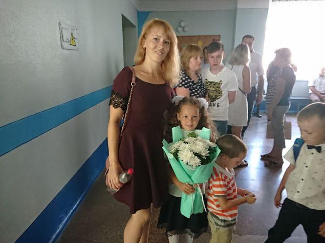 Новини Тернополя - фото з Флешмоби, посмішки, квіти та бантики: у тернопільських школах пролунав перший дзвоник (репортаж) Флешмоби, посмішки, квіти та бантики: у тернопільських школах пролунав перший дзвоник (репортаж), фото №2 на сайті 20minut.ua