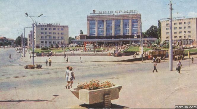 Озеленення «мавзолею» перед Універмагом пропонує архітектор, фото №3 на сайті 20minut.ua