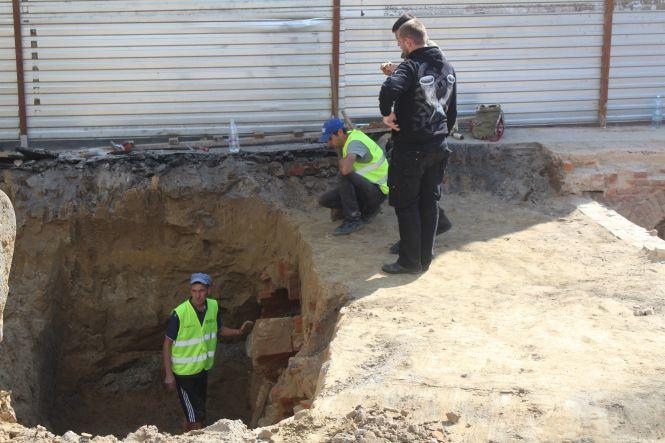 Новини Вінниці - фото з Підземні ходи біля гімназії №17 виявилися залишками підвалів Підземні ходи біля гімназії №17 виявилися залишками підвалів, фото №5 на сайті 20minut.ua