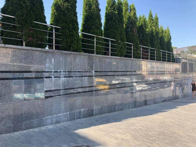 Озеленення «мавзолею» перед Універмагом пропонує архітектор, фото №1 на сайті 20minut.ua