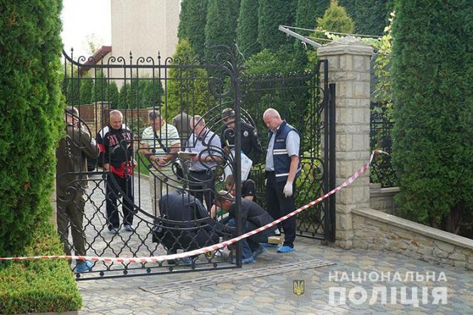 Новини Тернополя - фото з Вибух на подвір'ї ректора ТНЕУ Крисоватого: є потерпілі (оновлено) Вибух на подвір'ї ректора ТНЕУ Крисоватого: є потерпілі (оновлено), фото №4 на сайті 20minut.ua