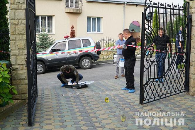 Новини Тернополя - фото з Вибух на подвір'ї ректора ТНЕУ Крисоватого: є потерпілі (оновлено) Вибух на подвір'ї ректора ТНЕУ Крисоватого: є потерпілі (оновлено), фото №5 на сайті 20minut.ua