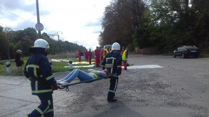 Навчання рятувальників: ДТП зі шкільним автобусом. Постраждало 8 людей, фото №3 на сайті 20minut.ua